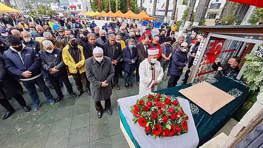 Sanatçı dostları Akrep Nalan'ı yalnız bıraktı
