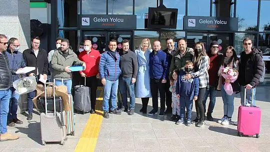 Savaşın ortasında kalan turizmciler 84 saatlik yolculuğun ardından Bodrum'a ulaştı: İlk işleri baklava yemek oldu