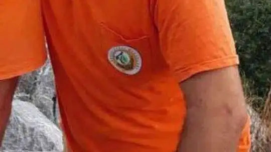 Şehit olan torunu için portakal ağacı dikti