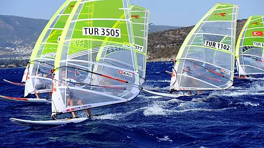 Sert rüzgarda zorlu mücadele veriyorlar