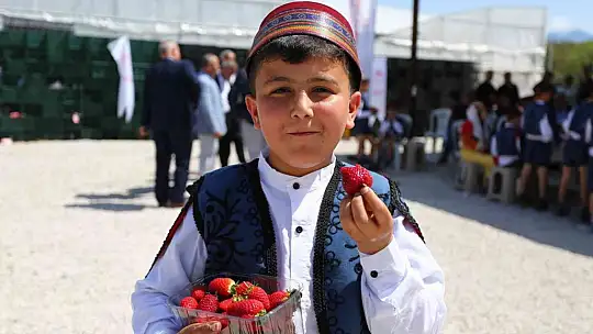 Seydikemer'de 'Çilek Çocuk Şenliği'