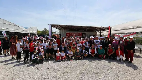 Seydikemer'de 'Çilek Çocuk Şenliği'