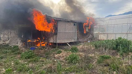 Seydikemer'de ahşap barakada çıkan yangında bir çocuk öldü