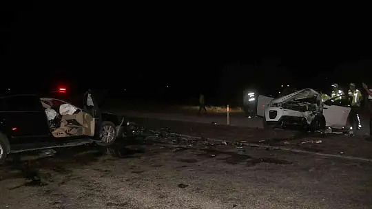 Seydikemer'de iki otomobil çarpıştı: 1 ölü 3 yaralı