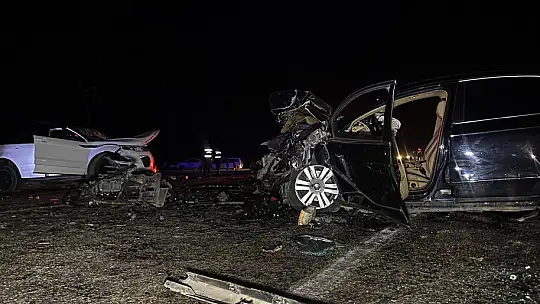 Seydikemer'de iki otomobil çarpıştı: 1 ölü 3 yaralı