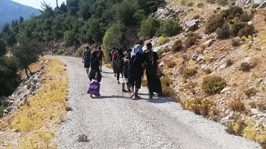 Seydikemer'de ormanlık alanda 89 düzensiz göçmen yakalandı