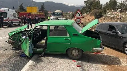 Seydikemer'de otomobil, tırla çarpıştı: 1 ölü
