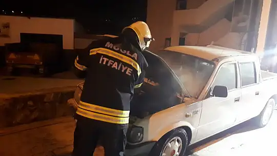 Seyir halindeyken yanan kamyonet kullanılamaz hale geldi