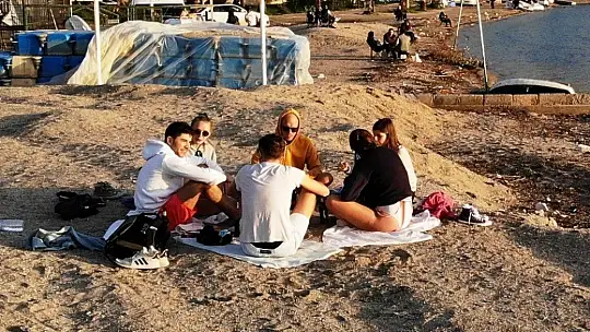 Sıcak havayı gören sahile akın etti