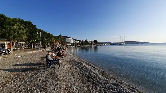 Sıcak havayı gören sahile akın etti