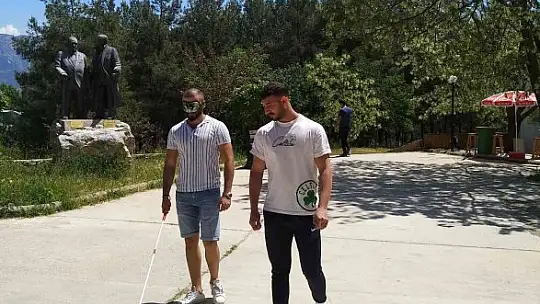 Simülasyon etkinliğinde engelli arkadaşlarıyla empati kurdular