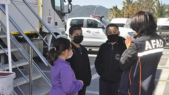 Simülasyonlu deprem TIR'ı Marmaris'te