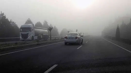 SİS NEDENİYLE GÖRÜŞ MESAFESİ 10 METREYE DÜŞTÜ