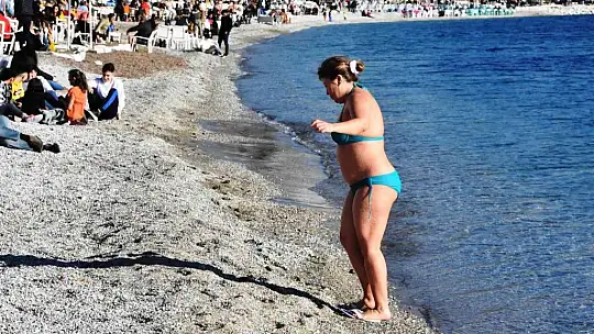 Şubat ayında deniz keyfi: Güneşi gören sahile koştu