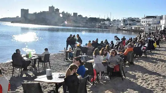 Şubat ayında deniz keyfi: Güneşi gören sahile koştu