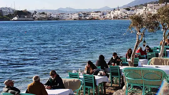 Şubat ayında deniz keyfi: Güneşi gören sahile koştu