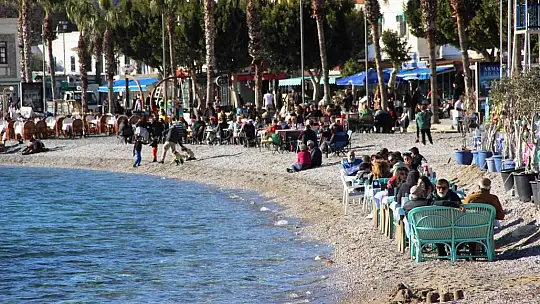 Şubat ayında deniz keyfi: Güneşi gören sahile koştu