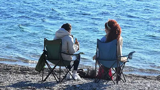 Şubat ayında deniz keyfi: Güneşi gören sahile koştu