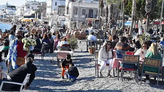 Şubat ayında deniz keyfi: Güneşi gören sahile koştu