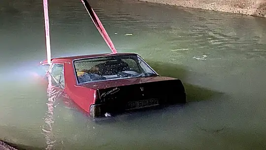 Sulama kanalına düşen otomobilin sürücüsü hayatını kaybetti
