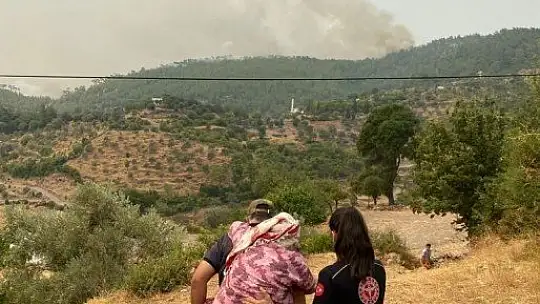 Tahliye edilen evden çıkardıkları Ayşe Nine'yi görmeden dönmek istemediler