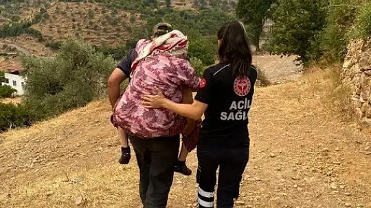 Tahliye edilen evden çıkardıkları Ayşe Nine'yi görmeden dönmek istemediler