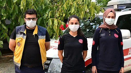 Tahliye edilen evden çıkardıkları Ayşe Nine'yi görmeden dönmek istemediler