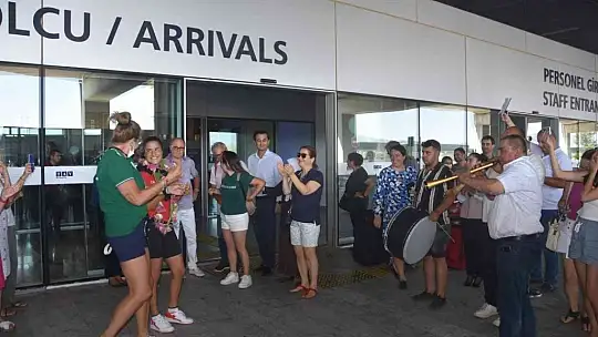 Tarihe geçen Aysu'ya davullu zurnalı karşılama