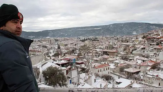 Tarihi Muğla evleri beyaz örtüyle kaplandı