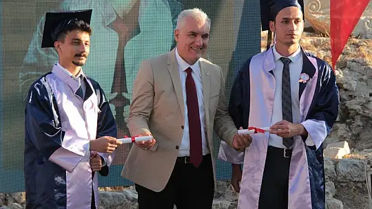 Tarihin ilk tıp okulunda 2 bin yıl sonra diploma töreni