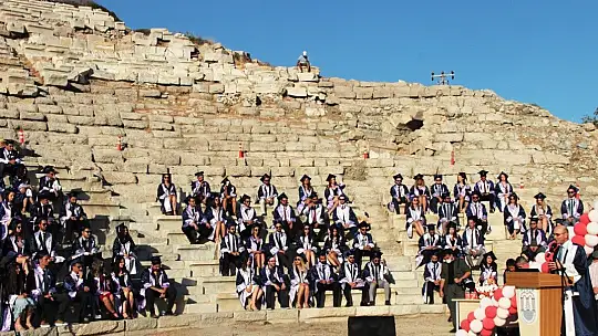 Tarihin ilk tıp okulunda 2 bin yıl sonra diploma töreni