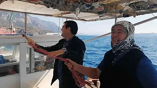 Tarım İl Müdürü, balıkçı kadınları sorunlarını teknede dinledi