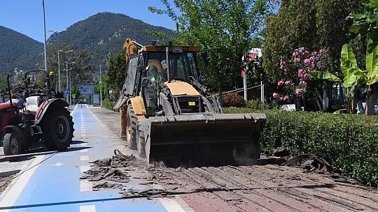 Tartan pist yenileniyor