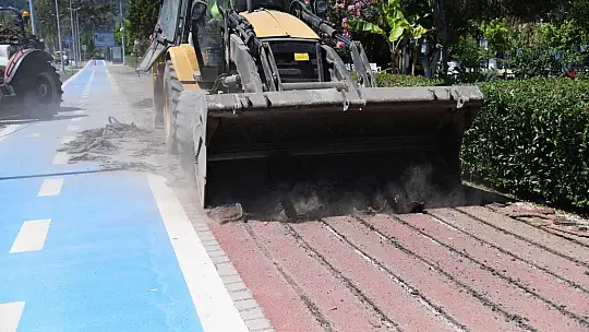 Tartan pist yenileniyor