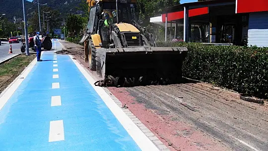 Tartan pist yenileniyor