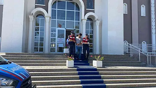 Tartıştığı eşini, kayınvalidesini ve kayınpederini bıçaklayan şahıs tutuklandı