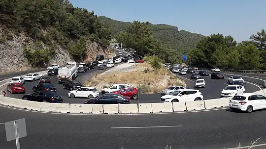 Tatilcilerin dönüş çilesi devam ediyor
