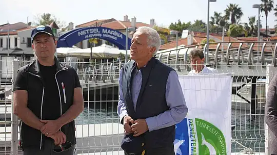 Tekne atıklarını toplayarak denizlerin kirlenmesini önleyen dernek, çevreciler ile buluştu