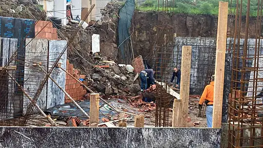 TEKNELER SÜRÜKLENDİ, DUVAR YIKILDI