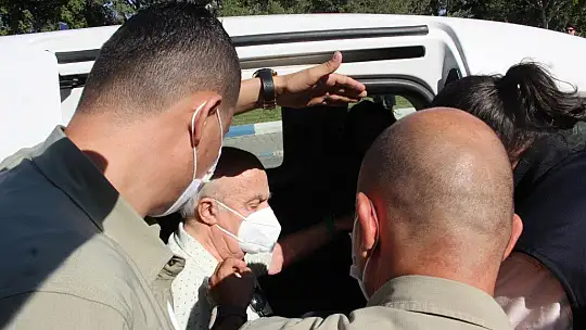 Teslim olan Çetin Doğan sağlık kontrolü için hastaneye götürüldü