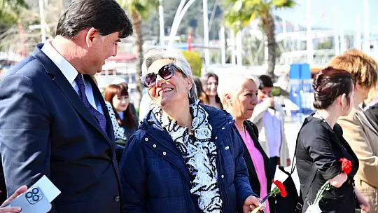 ATATÜRK ANITINA ÇELENK KOYMA TÖRENİ GERÇEKLEŞTİ