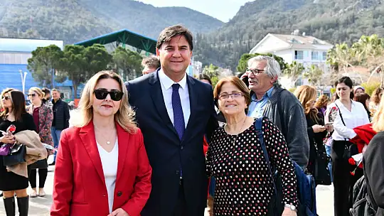 ATATÜRK ANITINA ÇELENK KOYMA TÖRENİ GERÇEKLEŞTİ