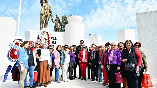 ATATÜRK ANITINA ÇELENK KOYMA TÖRENİ GERÇEKLEŞTİ