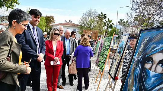 ATATÜRK ANITINA ÇELENK KOYMA TÖRENİ GERÇEKLEŞTİ