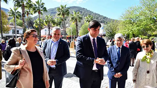 ATATÜRK ANITINA ÇELENK KOYMA TÖRENİ GERÇEKLEŞTİ