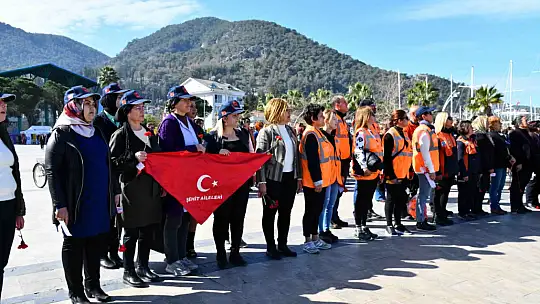 ATATÜRK ANITINA ÇELENK KOYMA TÖRENİ GERÇEKLEŞTİ