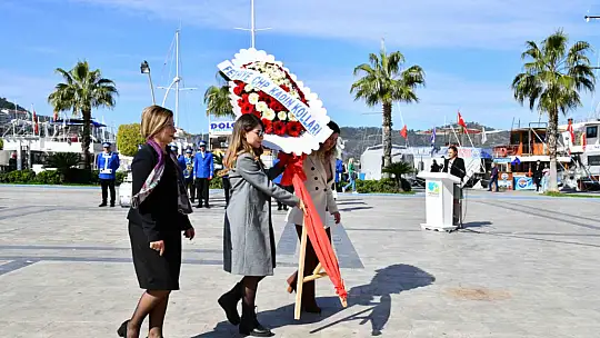 ATATÜRK ANITINA ÇELENK KOYMA TÖRENİ GERÇEKLEŞTİ