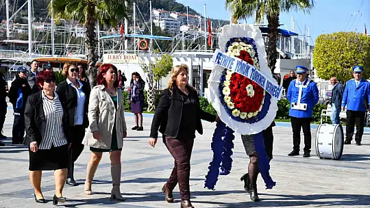 ATATÜRK ANITINA ÇELENK KOYMA TÖRENİ GERÇEKLEŞTİ