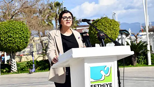 ATATÜRK ANITINA ÇELENK KOYMA TÖRENİ GERÇEKLEŞTİ