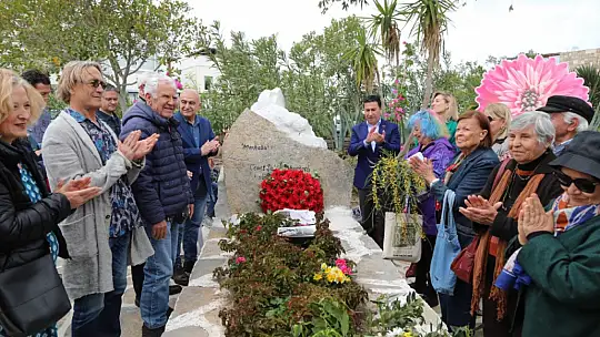 'Merhaba', logosunu arıyor